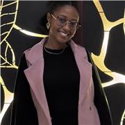 Professional English Tutor Helping Learners of All Ages Build Confidence and Fluency